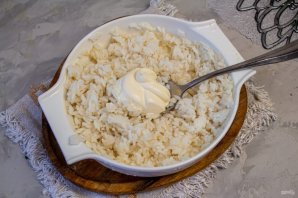 Салат с копченой курицей, черносливом и грецкими орехами